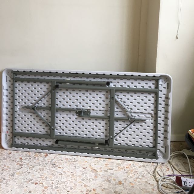 Courts 2024 foldable table