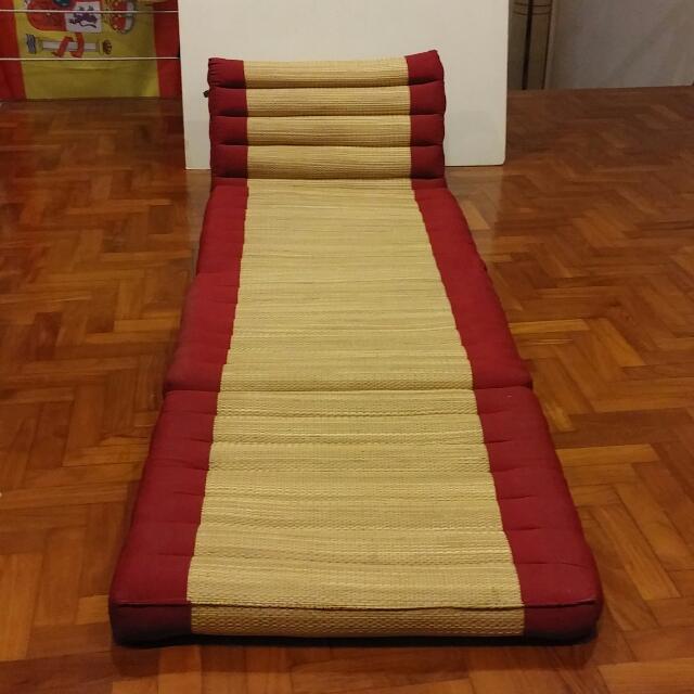 Foldable outlet tatami mattress