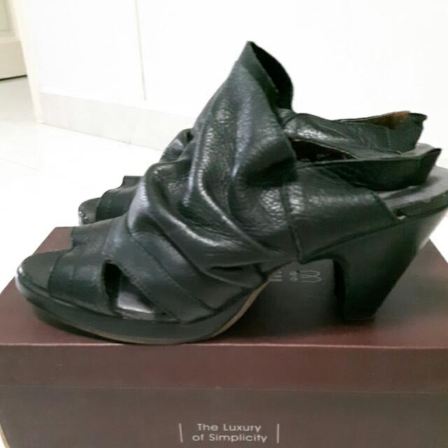 Ghost heels top
