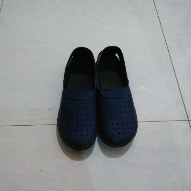 Sepatu Merk Dr Kevin Sepatu Casual Wanita Ukuran 37 Warna Biru Tua Fesyen Wanita Sepatu Di Carousell