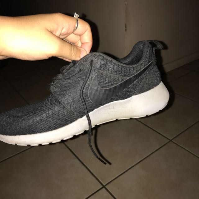 black roshes women