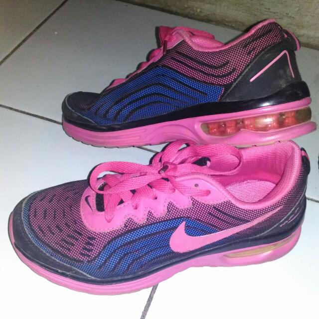  Sepatu  Nike  Biru  Dongker 