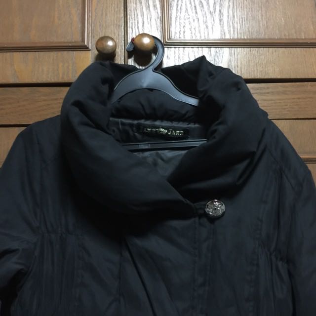 Winter Jacket (Category: Coats, Jackets and Outerwear) located in Singapore. Submitted by penspon (Listing ID 78116506, Image 2). Description: Size: free size This jacket is buy from Japan,still good condition Used once overseas trip.