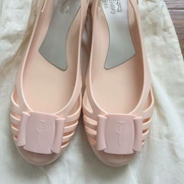 salvatore ferragamo bermuda jelly shoes