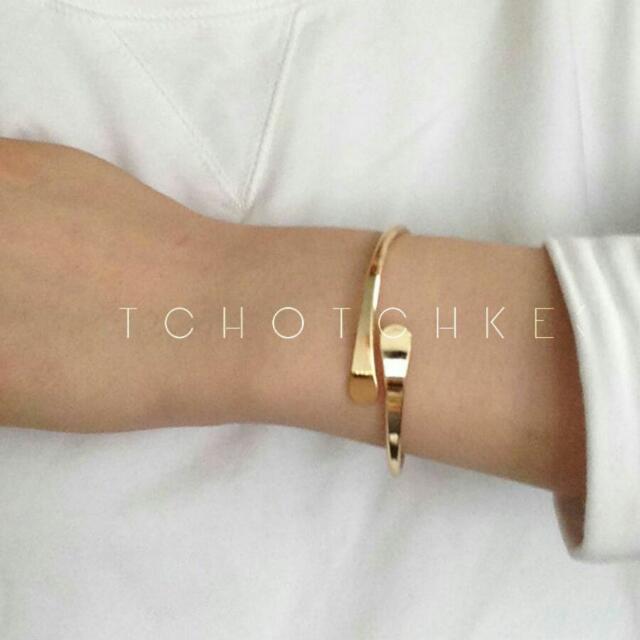 Minimalist bangle hotsell