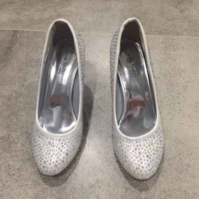 silver grey shoes mother bride