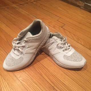 NEW BALANCE SNEAKERS