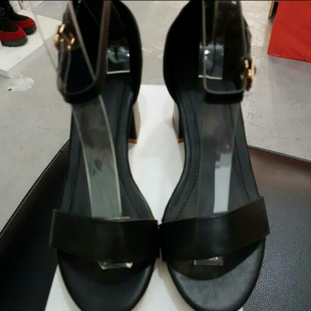 INSTOCK Single Strap Basic Heels (Category: Heels) located in Singapore. Submitted by exokewpie (Listing ID 78379354, Image 4). Description: .