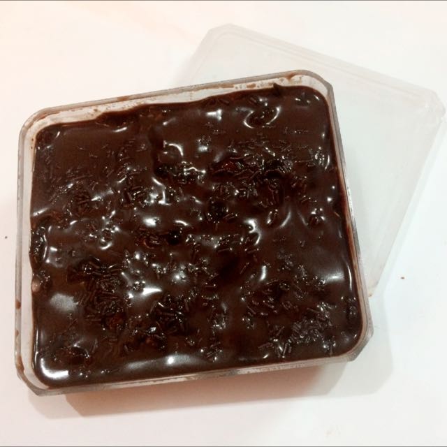 Kek Batik Extra Choc Food Drinks Baked Goods On Carousell