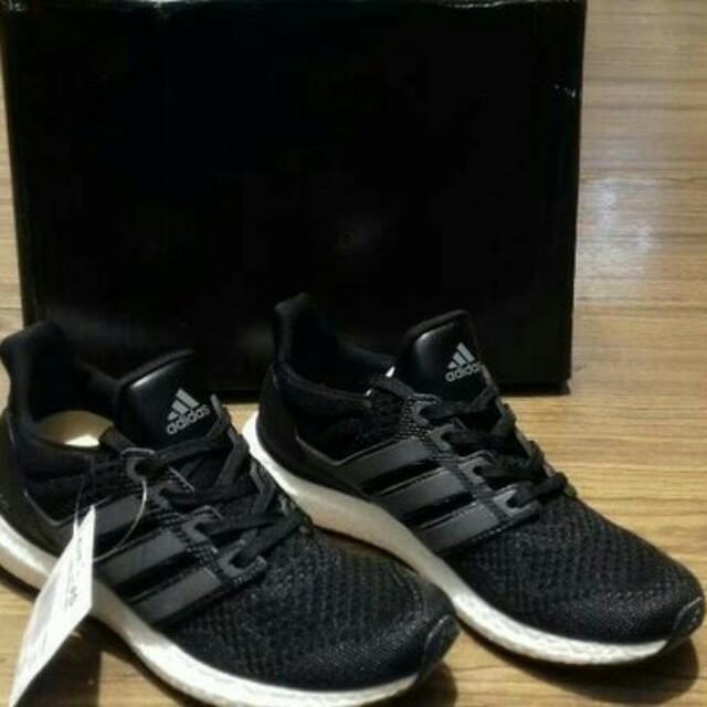 ultra boost hitam