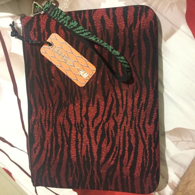 KENZO x H M Clutch Medium Barang Mewah Tas Dompet di Carousell