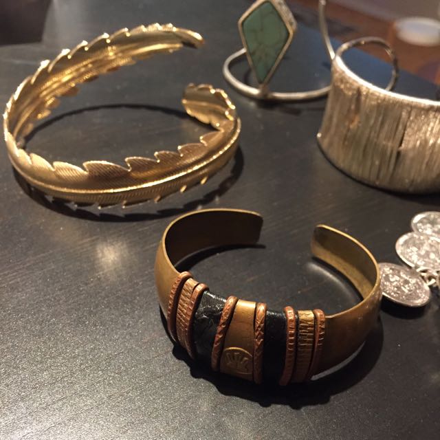 Bracelets (Category: Jewelry) located in Toronto. Submitted by crystalwaaa (Listing ID 78764409, Image 3). Description: .