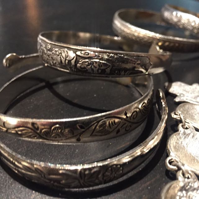Bracelets (Category: Jewelry) located in Toronto. Submitted by crystalwaaa (Listing ID 78764754, Image 2). Description: .
