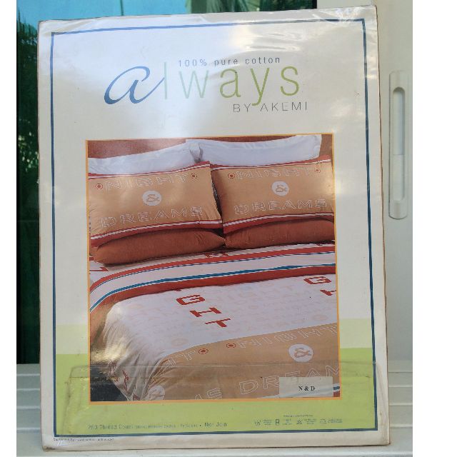 Brand new AKEMI king size fitted bed sheet (100 pure cotton