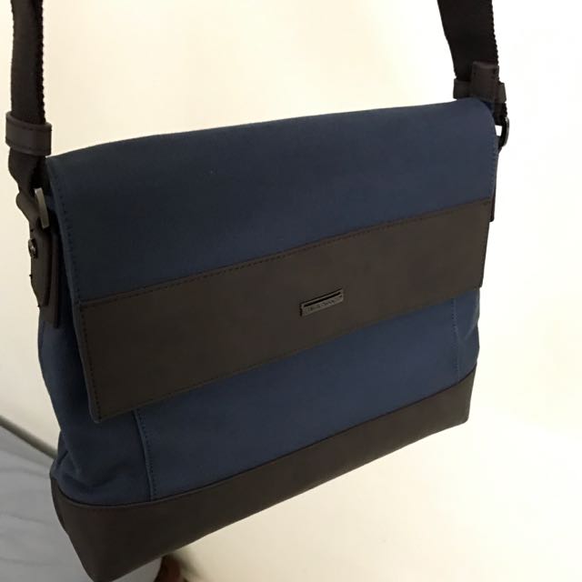 Hush puppies messenger bag store