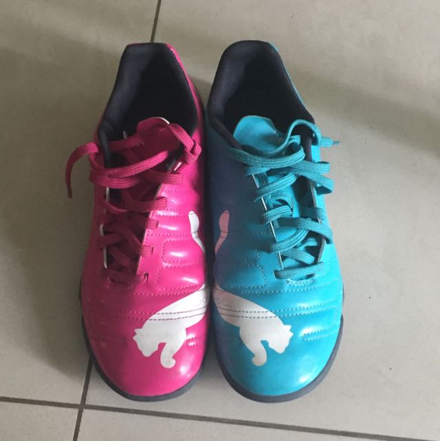 puma soccer shoes pink and blue
