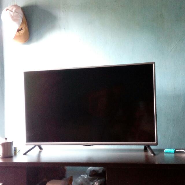 Tv Led 42 Inch Lg Elektronik Tv Perlengkapan Hiburan Di Carousell