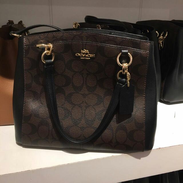 Coach minetta crossbody 2025 in signature canvas