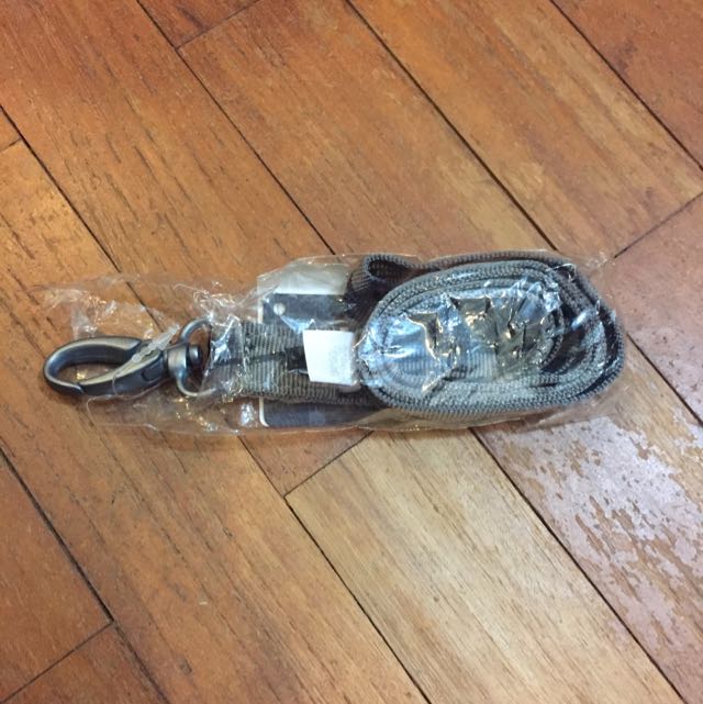 Oakley Lanyard, Men's Fashion, Watches & Accessories, Sunglasses & Eyewear on Carousell