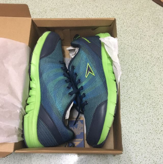 Bata futsal hot sale shoes