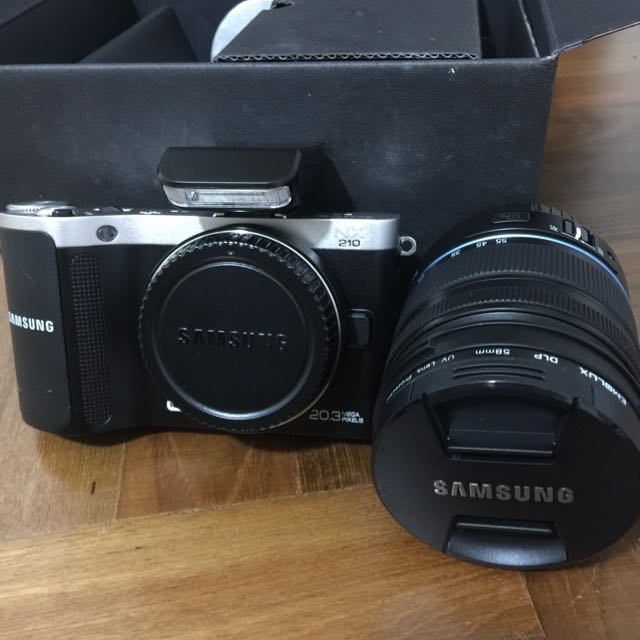 Samsung NX210 Mirrorless WiFi Digital Camera, Photography, Cameras on