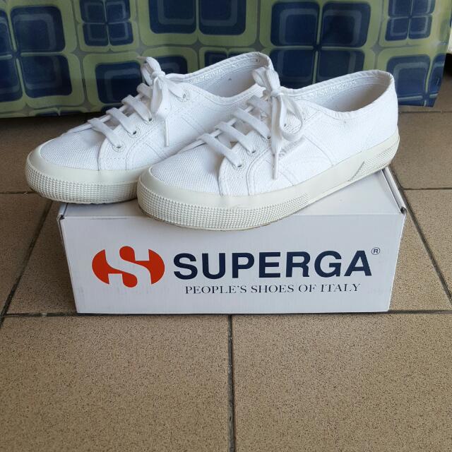 superga total white