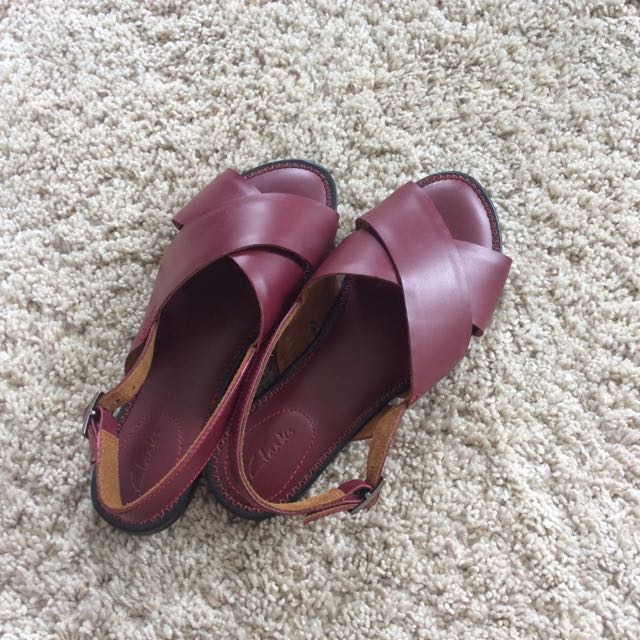 clarks sandals size 4