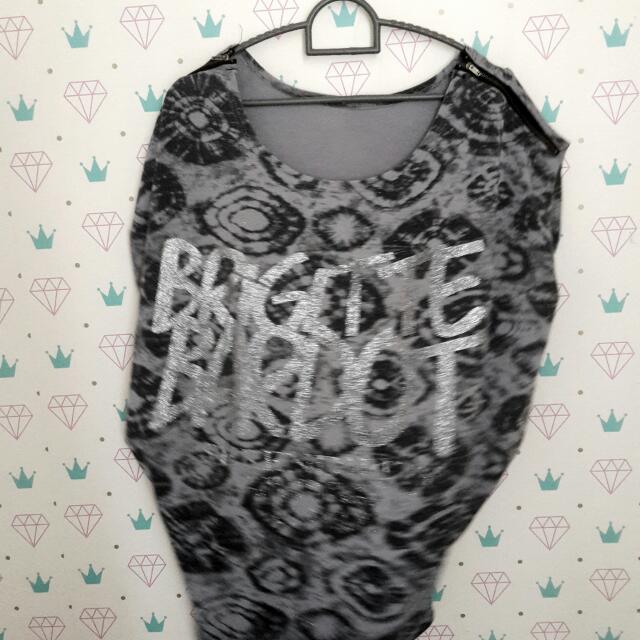 Gray top (Category: Sleeveless) located in Kota Kinabalu. Submitted by lovioxo (Listing ID 79303859, Image 2). Description: .
