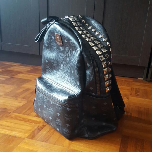 Mcm black backpack medium sales