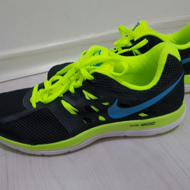 lite running shoes