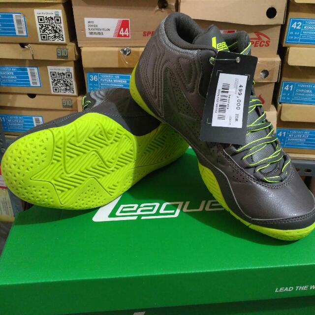 Sepatu Basket League Levitate Size 40 Men S Fashion Men S Footwear On Carousell