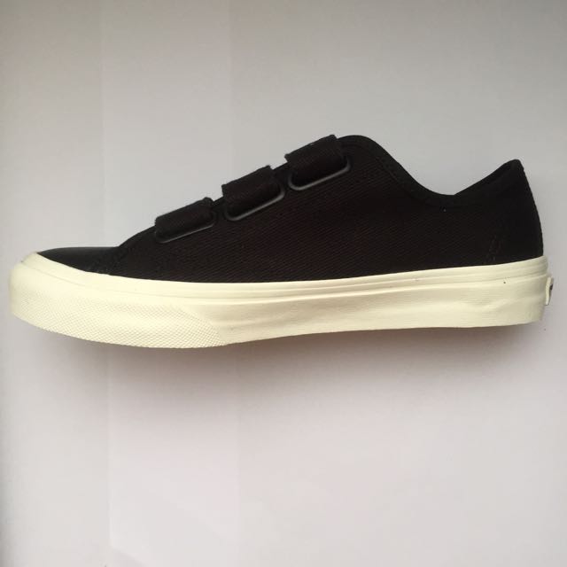 vans prison issue black