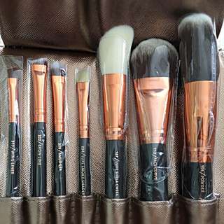 Brush Set 7 Pieces With Pouch