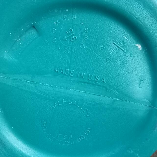 Half Gallon IGLOO (made in USA), Kitchen & Appliances on Carousell