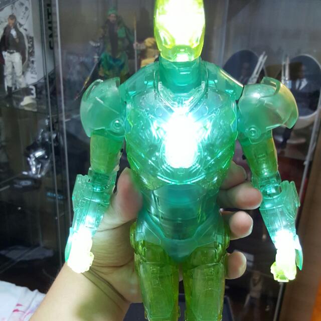 hot toys iron man holographic