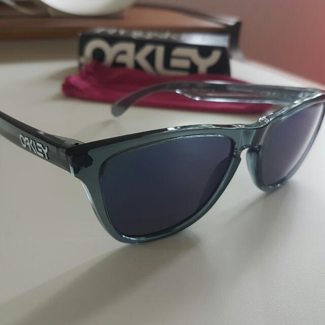 almost new Oakley Frogskins Crystal 