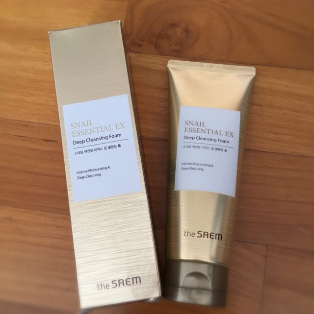 snail essential deep cleansing foam