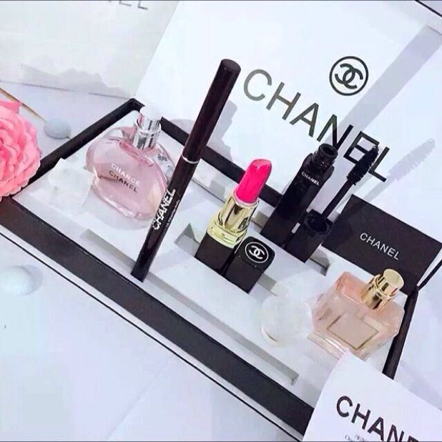 chanel gift pack
