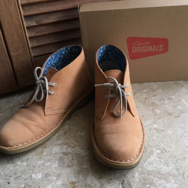 Clarks Originals Desert Boots. Faded 