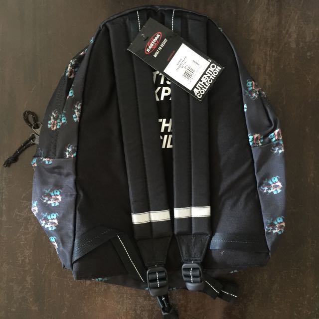 Eastpak hot sale x supreme