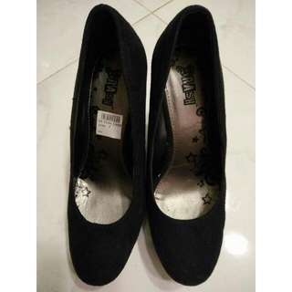 PayLess Wedges
