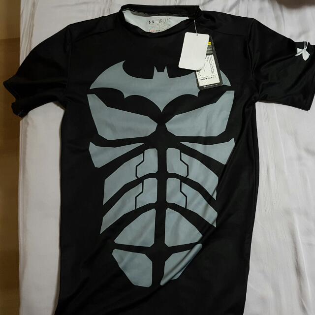 Cariñoso cocina Caprichoso BN Under Armour Batman Compression Shirt (L), Men's Fashion, Activewear on  Carousell