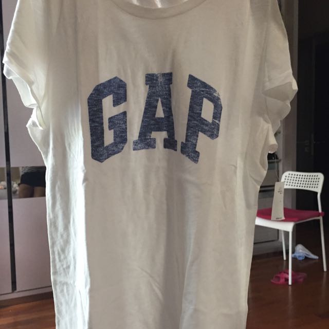 GAP T SHIRT Women s Fashion Tops Shirts on Carousell