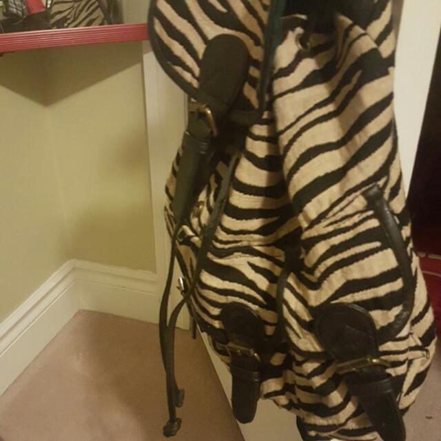 stringed backpack (Category: Bags & Wallets) located in Toronto. Submitted by sofiaesposito (Listing ID 80017544, Image 3). Description: .