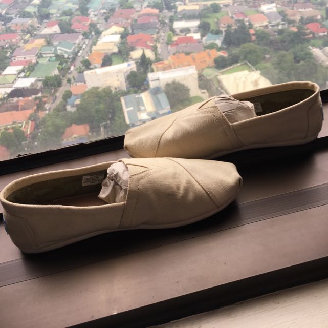 toms classic natural canvas