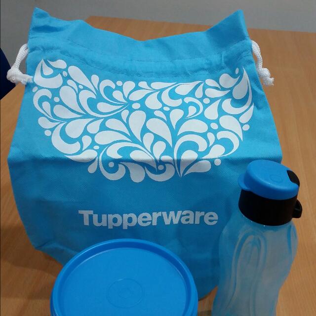 Tupperware Set (Category: Weaning & Toddler Feeding) located in Singapore. Submitted by michellescng (Listing ID 80292476, Image 2). Description: BN Tupperware Combo set ( 3 set of blue colour) - Eco Filptop Mini water bottle (310ml) - Round Kepper Snack container (550ml) Nicely pack with Free Pouch Good Christmas Gift for both Adults and Children. Kids can bring to school and small size, just nice to put in the school bag.