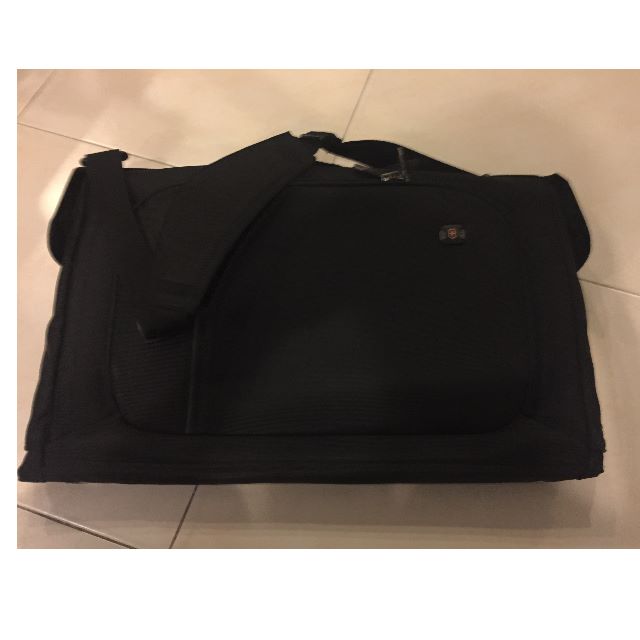 victorinox suit carrier
