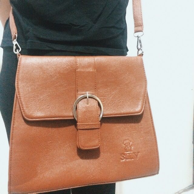 Tas Basic Brown (Kategori: Olshop Wanita) berada di Jakarta Timur. Dikirim oleh michellinarachman (ID iklan 80451479, Gambar 1). Deskripsi: .