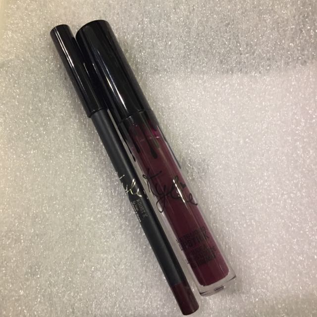Authentic Kylie Coametics Kourt K Lipkit Gloss And Liner (Category: Makeup) located in Manila. Submitted by trendystash (Listing ID 80562022, Image 3). Description: .