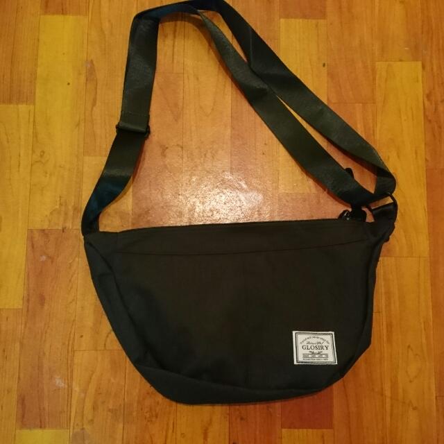 Glosiry sling bag